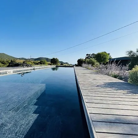Paradis de 4 villas T2 à Capo Di Feno à seulement 800 mètres de la plage Ajaccio (Corsica)